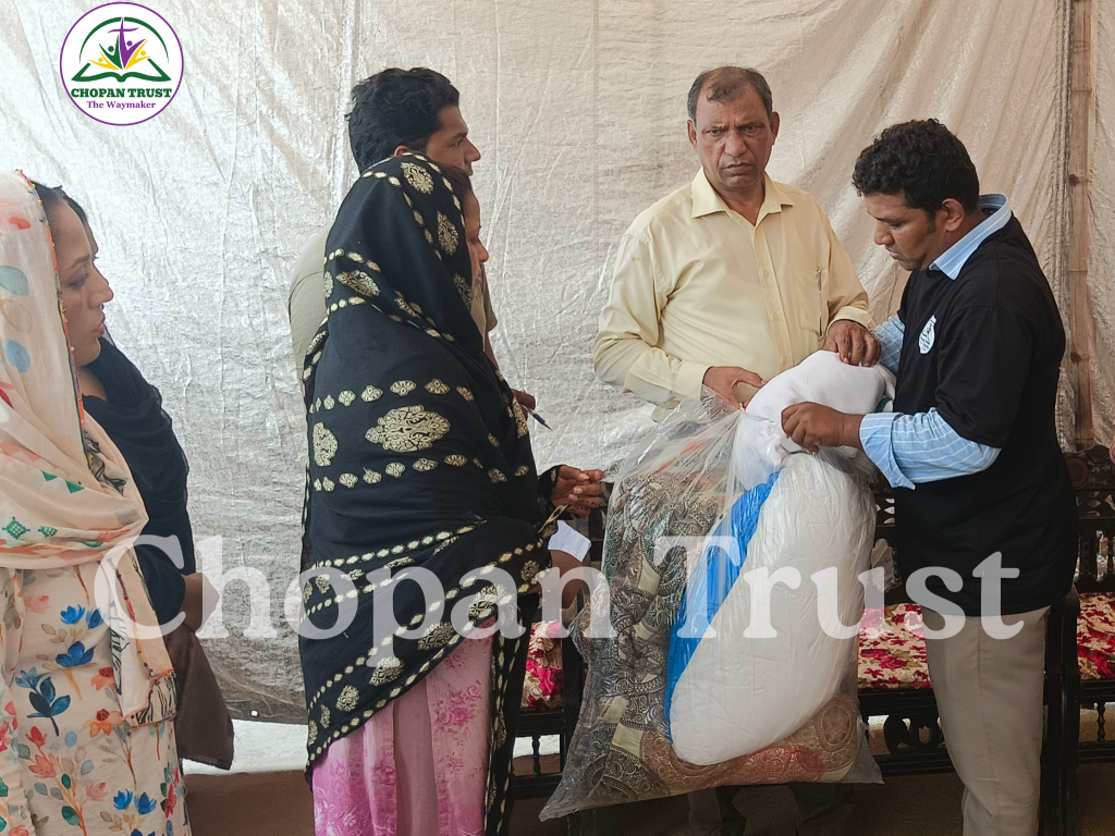 Chopan Team distributing packages