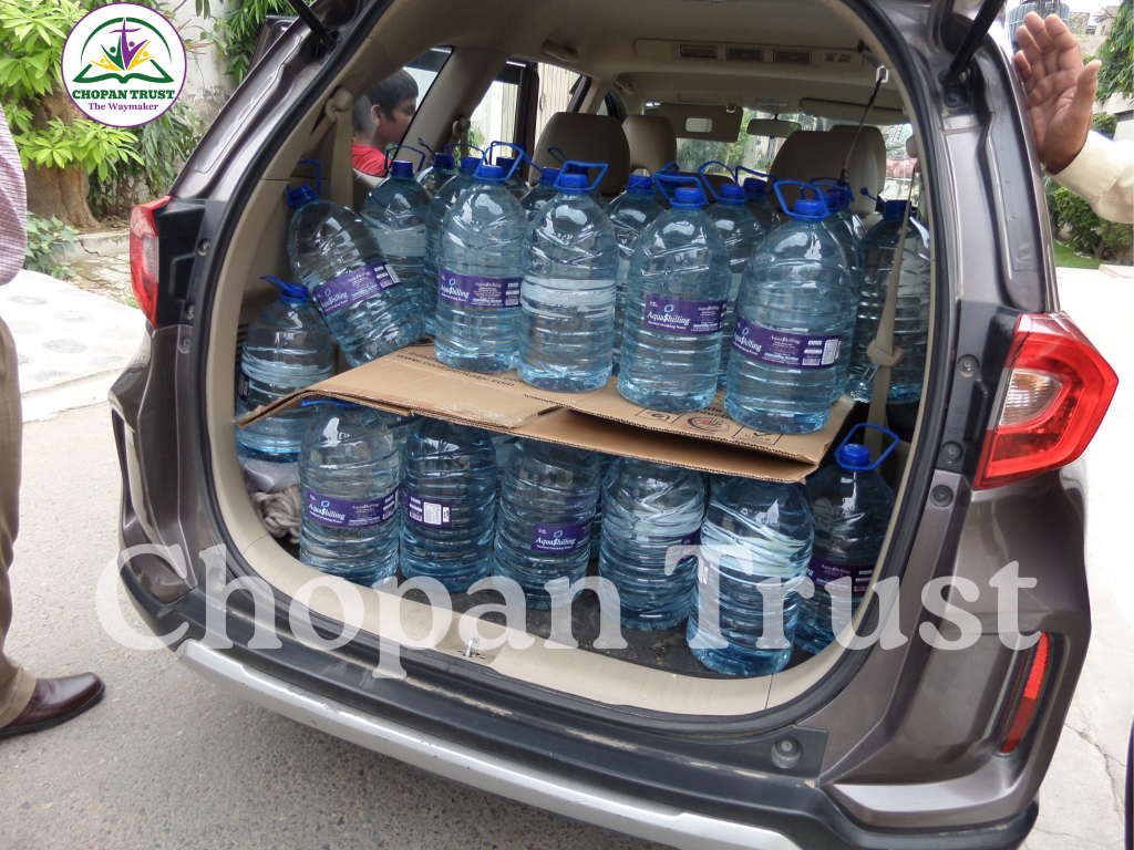 Water bottles for flood distribution